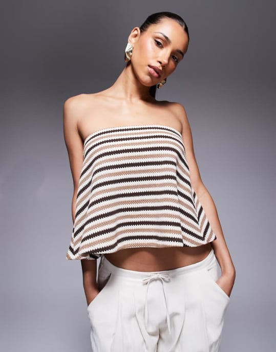 ASOS DESIGN matchande stickad avslappnad trapeze bandeau i brunrandig - Image 1
