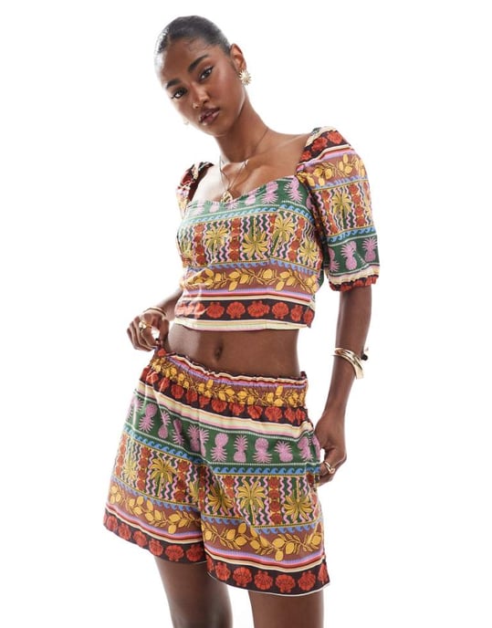 Vero Moda tropisk sommartryckt puffärmad crop top i flerfärgad samordning - Image 1