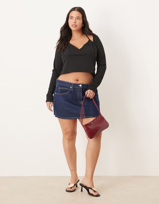 ASOS DESIGN Curve ribbad halterneck långärmad topp i svart - Image 2