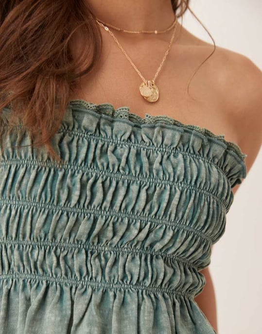 ASOS DESIGN smockad bandeau-topp med broderad kant i tvättad khaki - Image 2