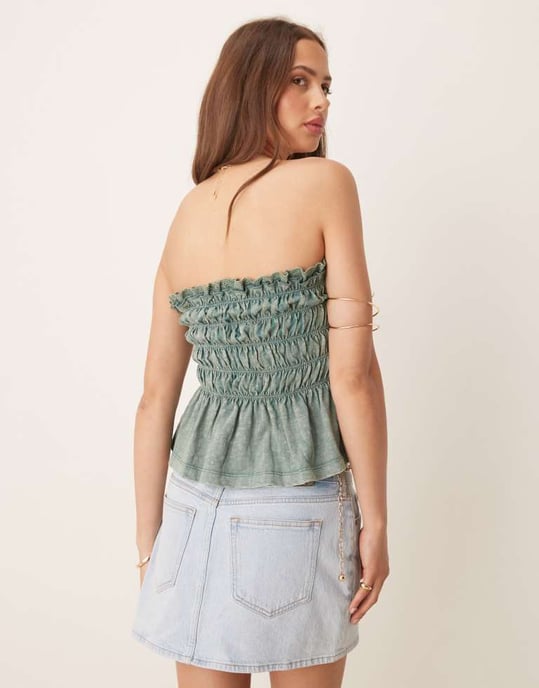 ASOS DESIGN smockad bandeau-topp med broderad kant i tvättad khaki - Image 3