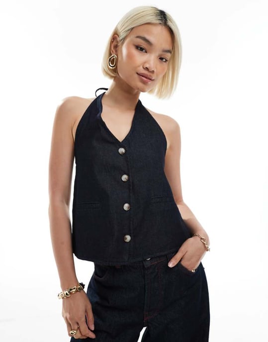 ASOS DESIGN denim halterneck västtop med öppen rygg i tvättad blå - Image 1
