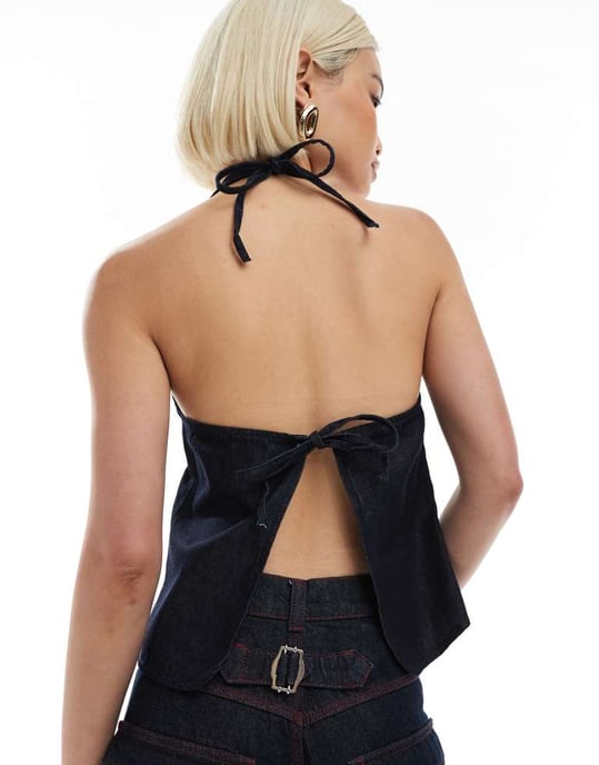 ASOS DESIGN denim halterneck västtop med öppen rygg i tvättad blå - Image 2