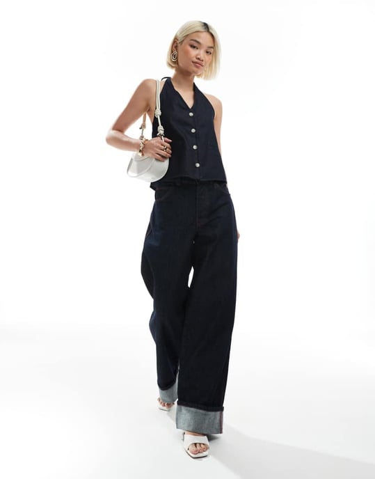 ASOS DESIGN denim halterneck västtop med öppen rygg i tvättad blå - Image 3