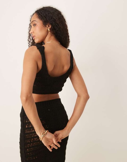 ASOS DESIGN stickad strandcrop top i svart - Image 4