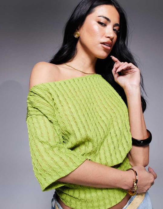 ASOS DESIGN asymmetrisk top med en axel och kort ärm i textur med detaljerad midja i grönt - Image 2