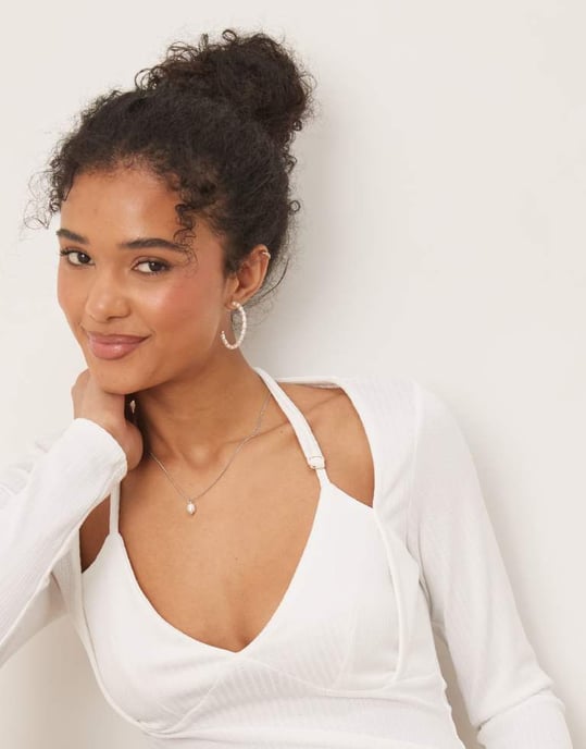 ASOS DESIGN ribbad halterneck långärmad topp i vitt - Image 4