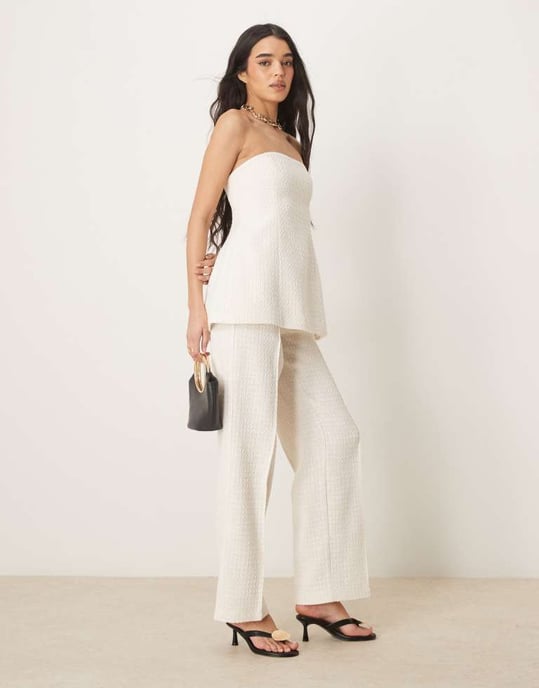 ASOS DESIGN skräddarsydd boucle bandeau-top co-ord i off-white - Image 2