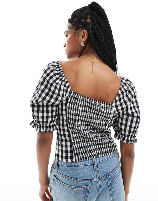 Vero Moda kortärmad topp med fyrkantig hals i monokrom rutig mönster - Image 3
