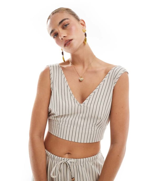 Vero Moda linnekänsla kort topp med knytskärning i stenrand - Image 1