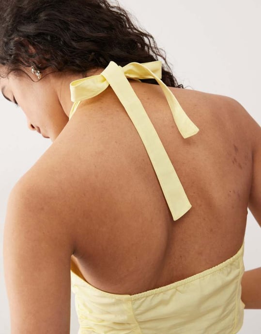 Monki halterneck wrap topp med rynkade sidor i ljusgul - Image 2