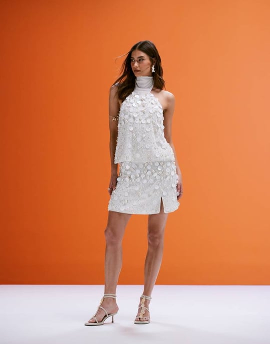 ASOS DESIGN koord linneblandning halterneck-topp med falska snäckor och paljetter i krämvit - Image 3