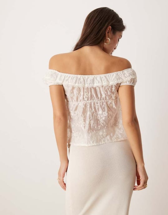Motel Shogo sammetstapet blomster off shoulder topp i elfenben - Image 2
