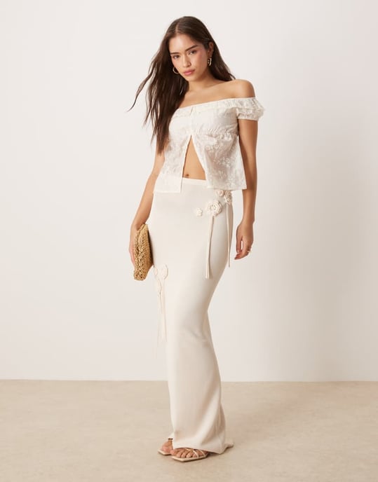 Motel Shogo sammetstapet blomster off shoulder topp i elfenben - Image 4
