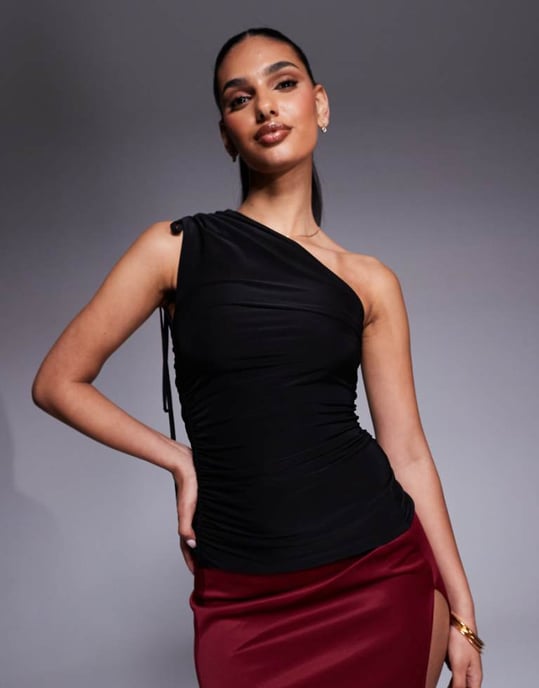 Kaiia exklusiv dubbellagd slinky one shoulder topp i svart - Image 1