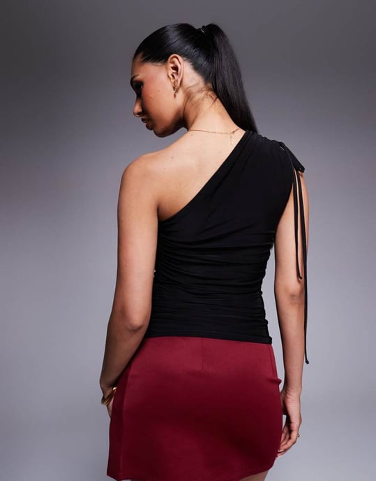 Kaiia exklusiv dubbellagd slinky one shoulder topp i svart - Image 2
