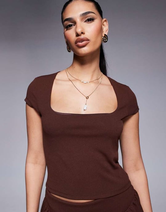 ASOS DESIGN matchande fyrkantig halsringning topp med korta ärmar i choklad - Image 2