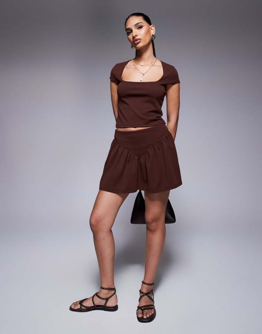 ASOS DESIGN matchande fyrkantig halsringning topp med korta ärmar i choklad - Image 3