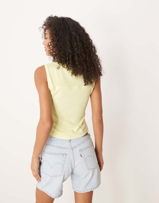 ASOS DESIGN ärmlös skjortblus i smörgul - GUL - Image 4