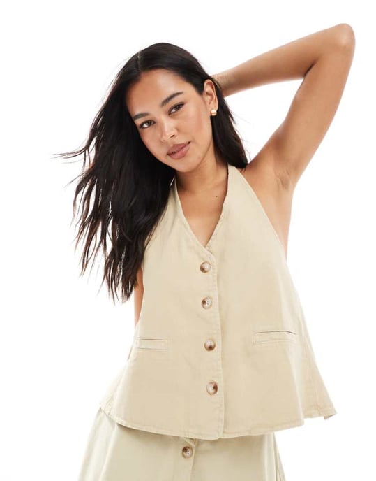 ASOS DESIGN denim halterneck ryggknut midjetröja i sand - Image 1