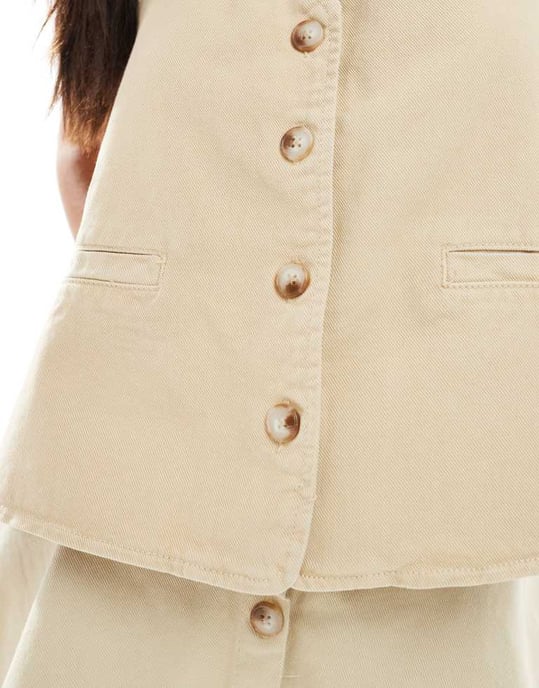 ASOS DESIGN denim halterneck ryggknut midjetröja i sand - Image 3