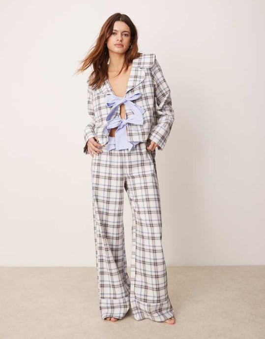 ASOS DESIGN knytframs pyjamasblus i blåborstad rutigt set - Image 4