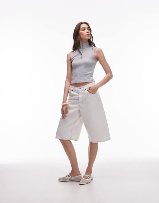 Calvin Klein Jeans vävd etikett kortärmad ärmlös 1/4 dragkedja i grått - Image 3