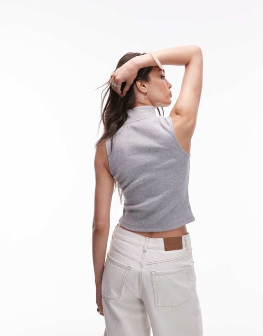 Calvin Klein Jeans vävd etikett kortärmad ärmlös 1/4 dragkedja i grått - Image 4