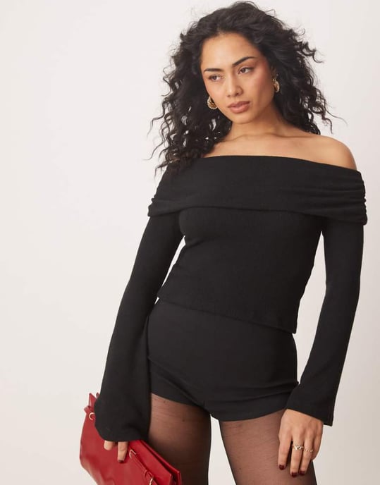 ASOS DESIGN asymmetrisk topp med ena axeln, supermjuk, i svart - Image 1
