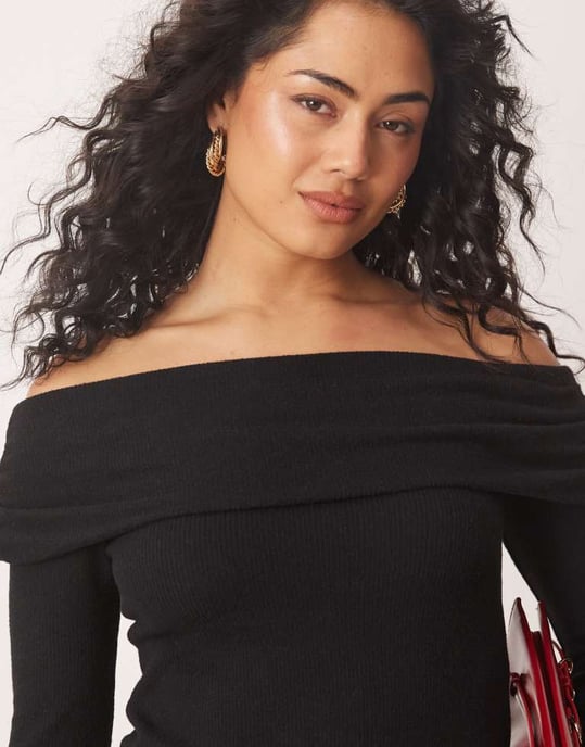 ASOS DESIGN asymmetrisk topp med ena axeln, supermjuk, i svart - Image 2