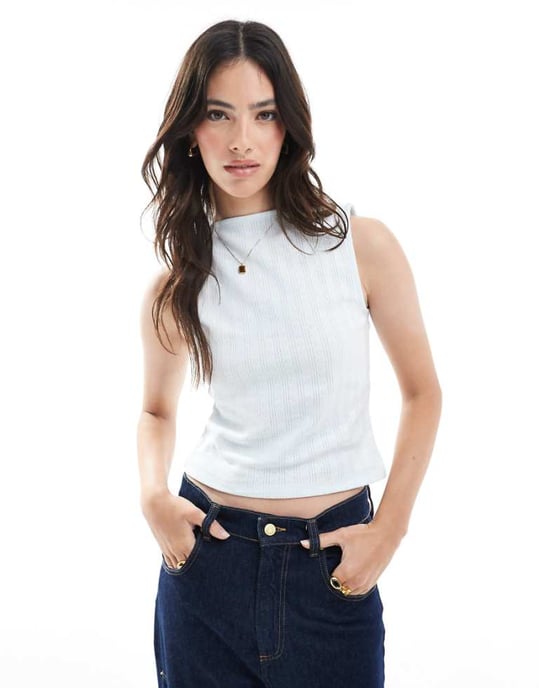 ASOS DESIGN punktmönstrad topp med snedhals och låg rygg i ljusblått - Image 1