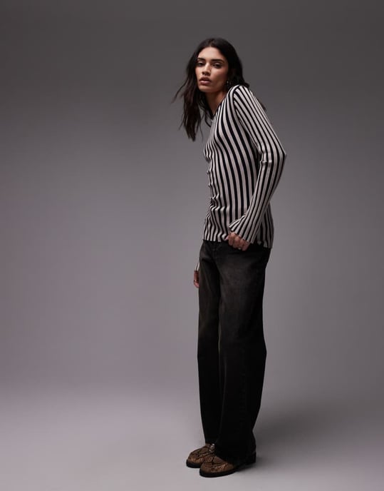 Topshop stickad topp med halsringning och ränder i mono - Image 3
