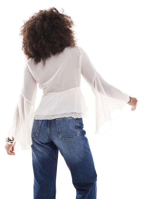 ASOS DESIGN chiffongsflared ärm i ecru - Image 2