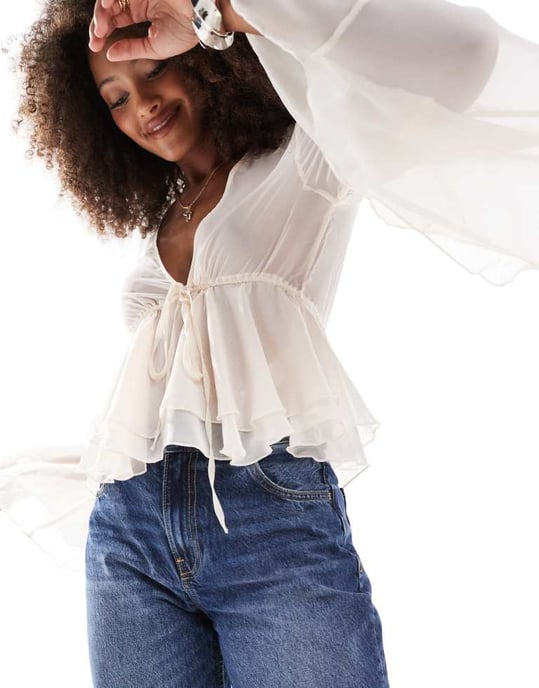 ASOS DESIGN chiffongsflared ärm i ecru - Image 4