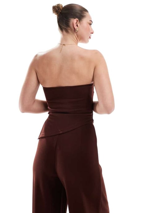 ASOS DESIGN samordnad axelbandslös rynkad sidbandeau-top i choklad - Image 4
