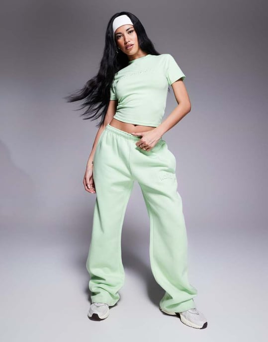 Kaiia prägling logotyp baby tee koord i lime sherbet - Image 2