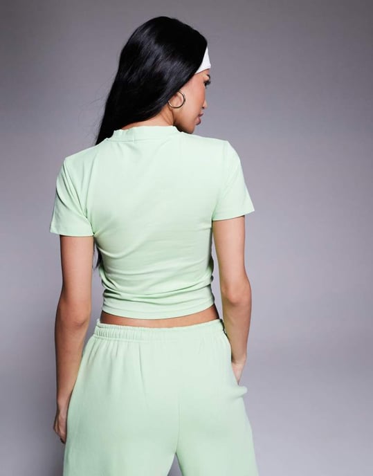 Kaiia prägling logotyp baby tee koord i lime sherbet - Image 4
