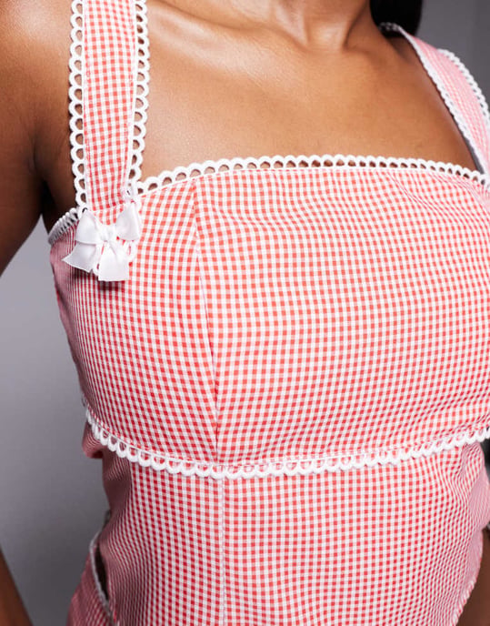 Kaiia exklusiv bågspetsdetalj fyrkantig halsringning crop top-set i röd rutigt - Image 2