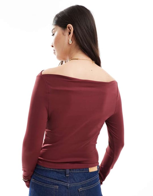 ASOS DESIGN slinky topp med snitt i oxblod - Image 4