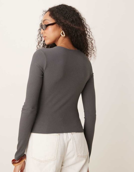 ASOS DESIGN spetsinsats långärmad topp i mörkgrå - Image 3