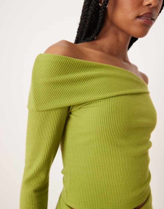 ASOS DESIGN co-ord asymmetrisk ribbad bardot-topp i grön - Image 2