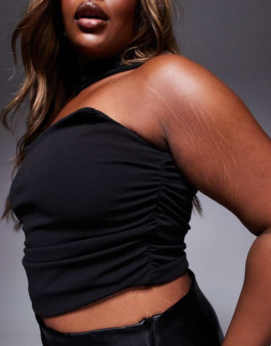 ASOS DESIGN Curve bandeau-top med scarf-halsdetalj i svart - Image 3