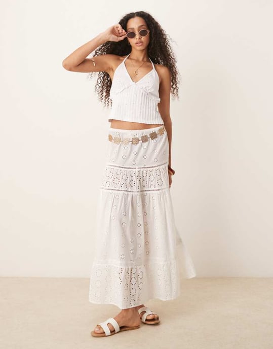 ASOS DESIGN broderad halterneck med veckdetalj i vitt - Image 3
