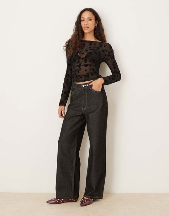 ASOS DESIGN plysch asymmetrisk åtdragen topp i svart - Image 2