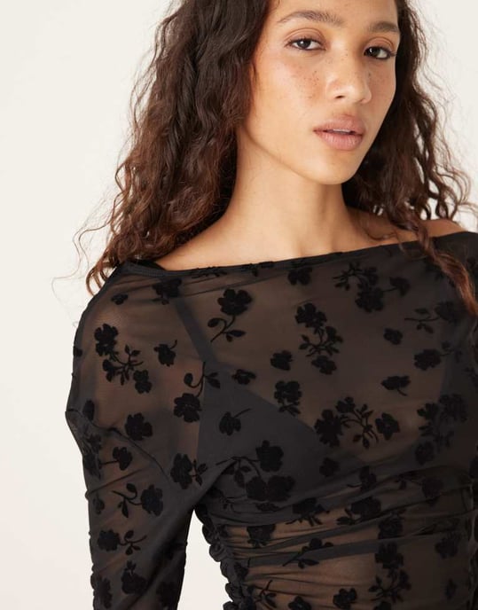 ASOS DESIGN plysch asymmetrisk åtdragen topp i svart - Image 3