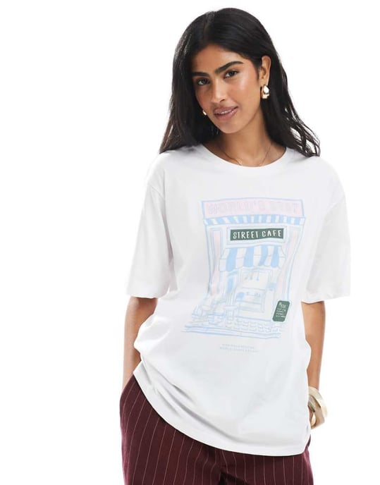ONLY café grafisk boyfriend t-shirt i vitt - Image 1