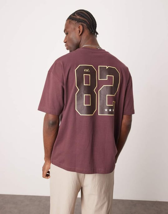 ASOS DESIGN överdimensionerad t-shirt med varsitygrafik i burgunderröd - Image 3