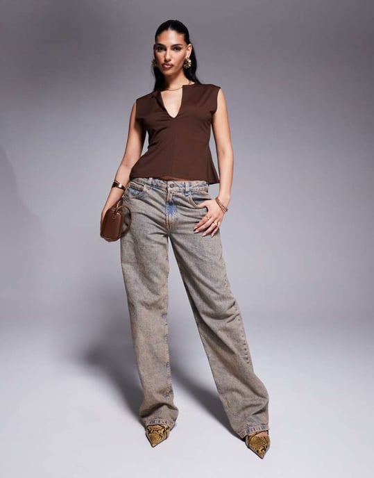 ASOS DESIGN polyamid topp med djup urringning och åtsittande midja i choklad - Image 2