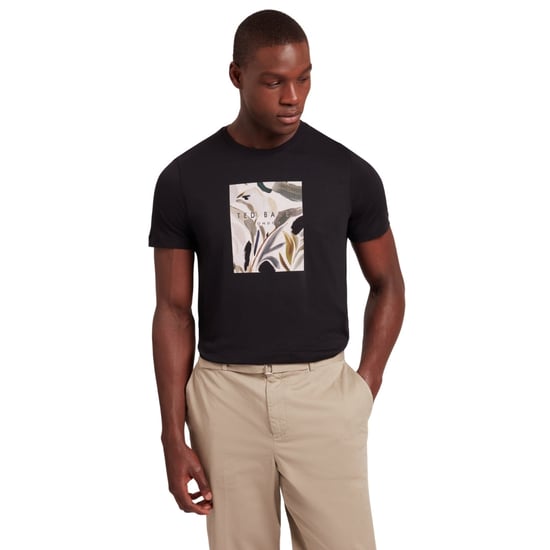 Ted Baker Justino Box Print Svart T-shirt Med Grafisk Design - Image 5
