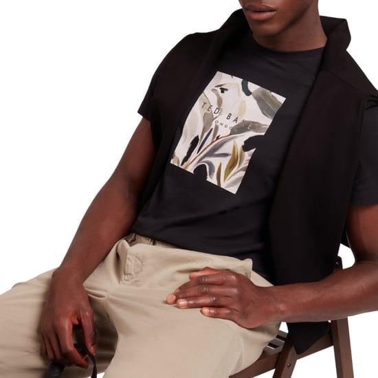 Ted Baker Justino Box Print Svart T-shirt Med Grafisk Design - Image 6